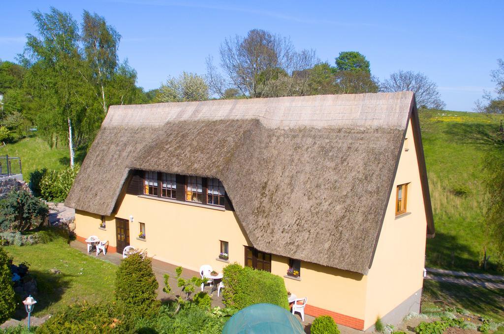Ferien Unterm Reetdach In Gohren Hotel Goehren  Exterior foto
