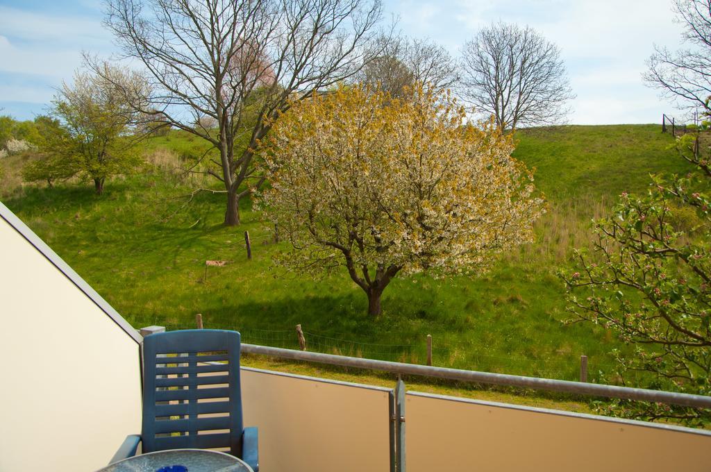 Ferien Unterm Reetdach In Gohren Hotel Goehren  Exterior foto