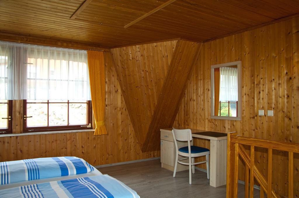 Ferien Unterm Reetdach In Gohren Hotel Goehren  Exterior foto