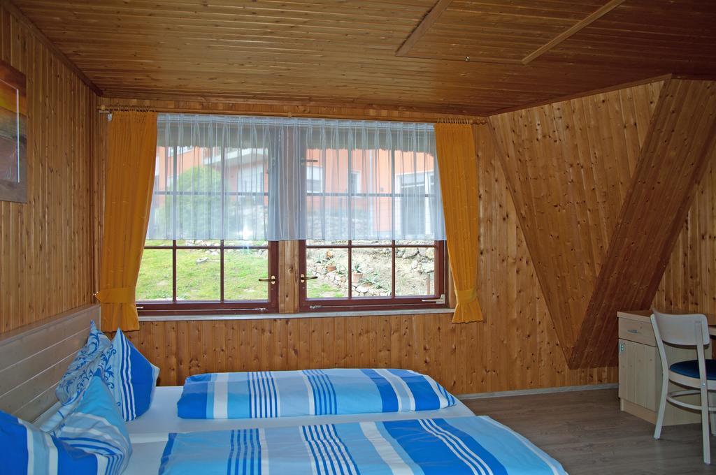 Ferien Unterm Reetdach In Gohren Hotel Goehren  Exterior foto