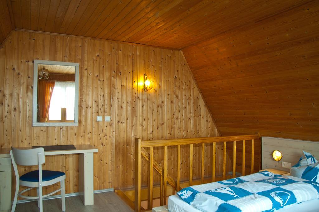 Ferien Unterm Reetdach In Gohren Hotel Goehren  Exterior foto